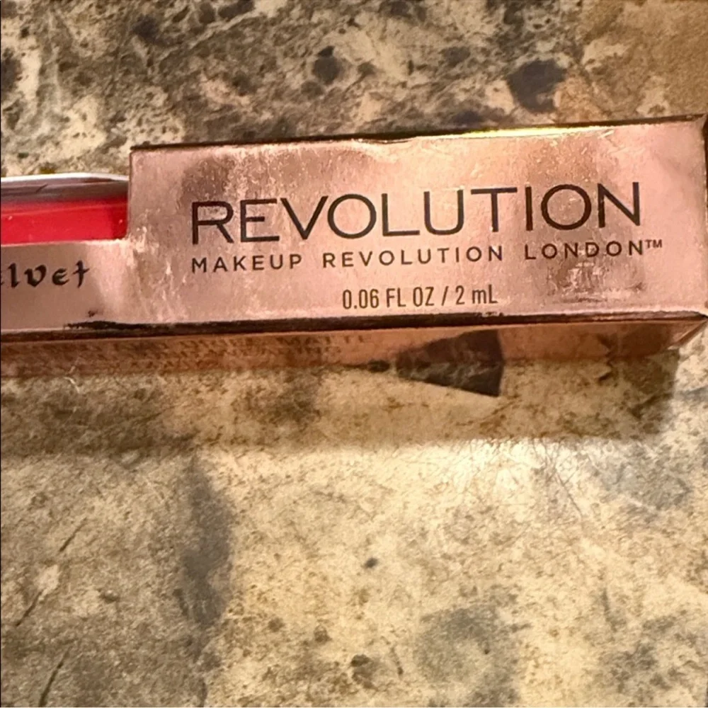 ATTRACT | Makeup Revolution London – Salvation Velvet‎ Lip Lacquer
